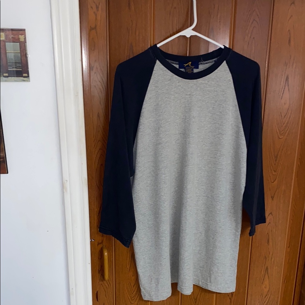 Men’s Vintage Grey and Black Raglan Sleeve teeshirt.